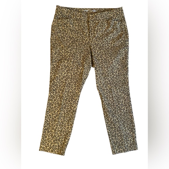 Old Navy Leopard Print High Rise Jeans - Picture 3 of 5